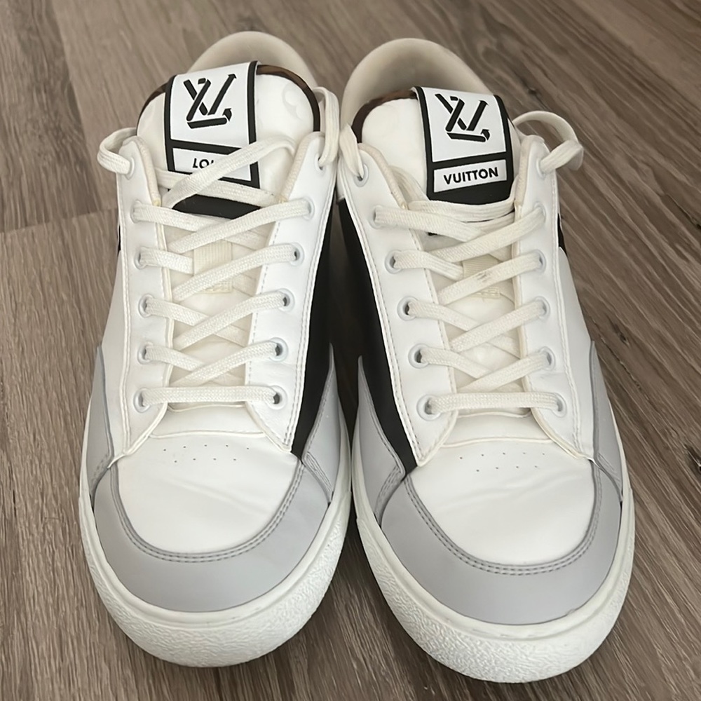 Mens Size 9.5 Louis Vuitton Sneakers